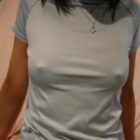 お姉さんがノーブラで乳首スケてる画像で、まったりシコシコ[25枚]