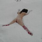 エッチ好きそうな美女が雪山とか雪国でまっぱで露出してる画像、俺氏が３回抜いたのがコチラ[26枚]