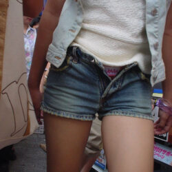 色っぽいお姉さんがショーパンでエロいケツラインを強調してる画像のエロさは最強[37枚]