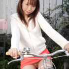 女の子がミニスカートでノーパンになってる画像をじっくり楽しむスレ[46枚]