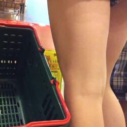 いい感じの女子●生コス美女が制服ミニスカミニスカでエロ脚と太ももを見せてくれる画像がたまらんエロさ[43枚]