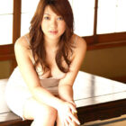 胸も尻もはちきれそうなお姉さんが卑猥なボディを見せてくれる画像でオナろうぜ！[38枚]