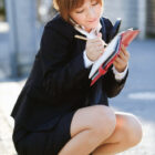 エッチ好きそうなお姉さんがしゃがんでパンチラ晒してる画像がたまらんエロさ[45枚]