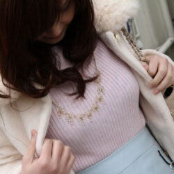 Ｆカップ巨乳の美人が着衣で卑猥なボディを見せてくれる画像で、まったりシコシコ[46枚]