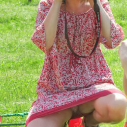 一眼カメラ女子が油断して下着がみえてる画像が欲しいんだが[20枚]