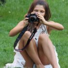 一眼カメラ女子が無防備にもパンチラしちゃった画像、俺氏が３回抜いたのがコチラ[20枚]
